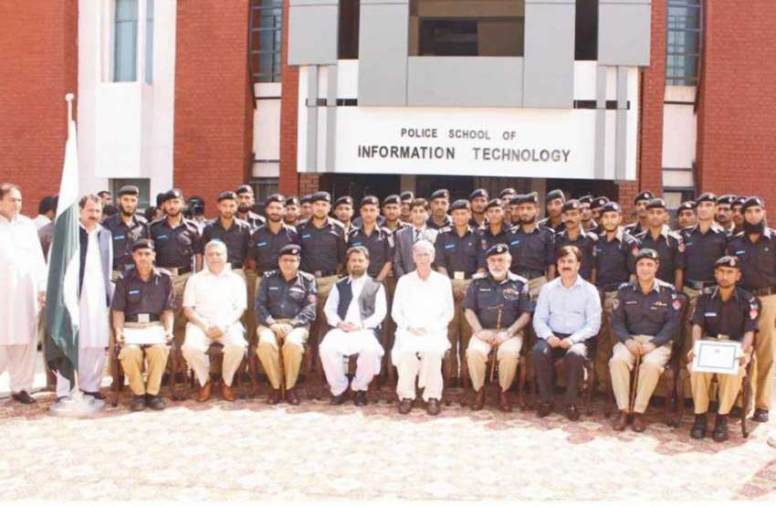 پشاور: وزیر اعلیٰ خیبر پختونخواہ کا پولیس سکول آف انفارمیشن ..