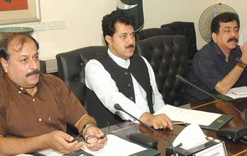 راولپنڈی: رکن صوبائی اسمبلی راجہ حنیف ایڈووکیٹ کمشنر آفس ..