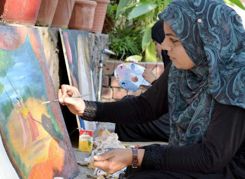 اسلام آباد: لوک ورثہ میں منعقدہ فنون لطیفہ کے مقابلے میں ..