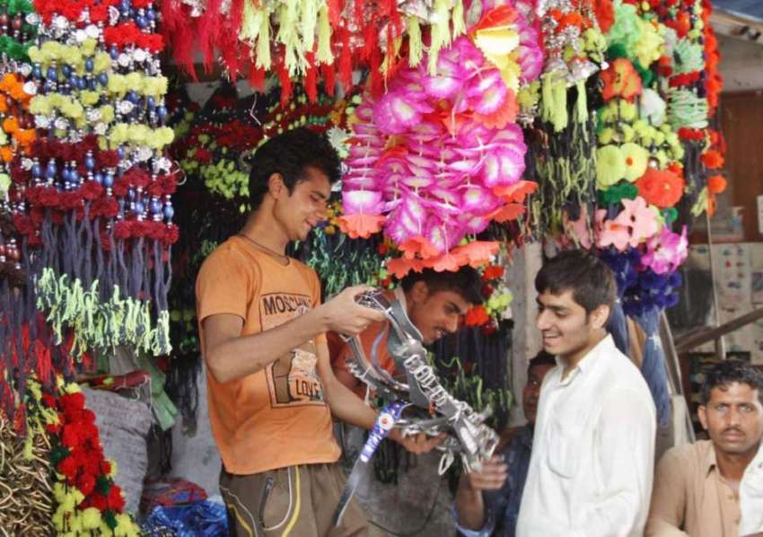 لاہور: عیدالاضحی کی آمد کے موقع پر قربانی کے جانوروں کے لیے ..