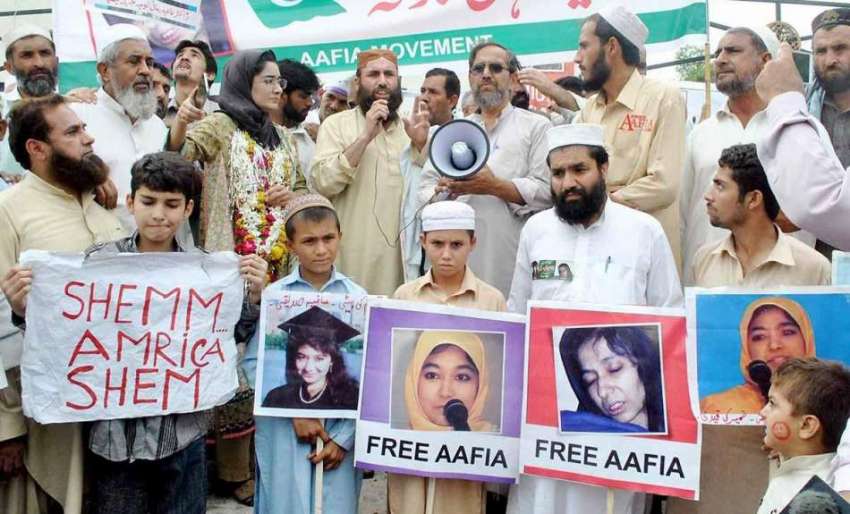 پشاور: ڈاکٹر عافیہ مومنٹ کے زیر اہتمام مظاہرین احتجاجی مظاہرہ ..