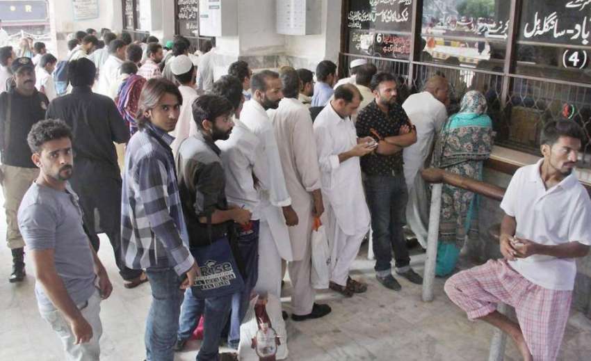 لاہور: عید الاضحی اپنے پیاروں کے ساتھ منانے کے لیے پردیسی ..