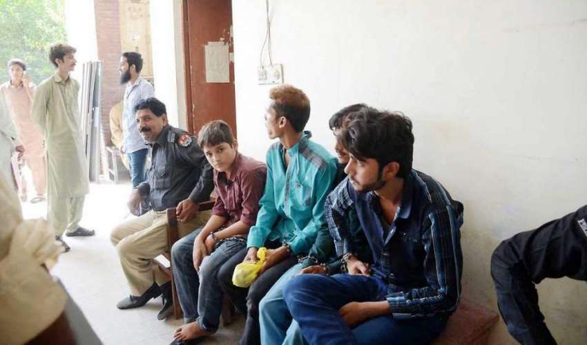 ََٓٓفیصل آباد: عیدالاضحی پر ون ویلنگ کرنے والے گرفتار نوجوانوں ..