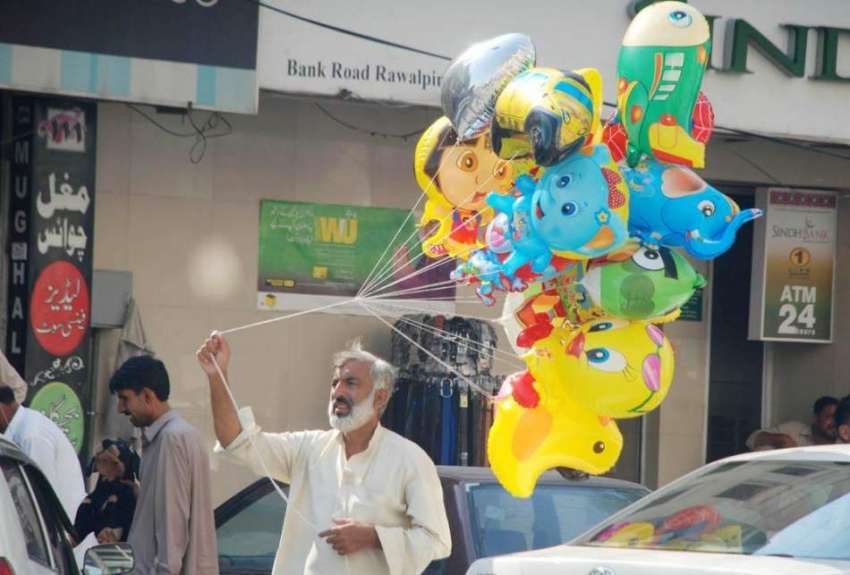 راولپنڈی: ایک محنت کش خاندان کا پیٹ پالنے کے لیے بچوں کے ..