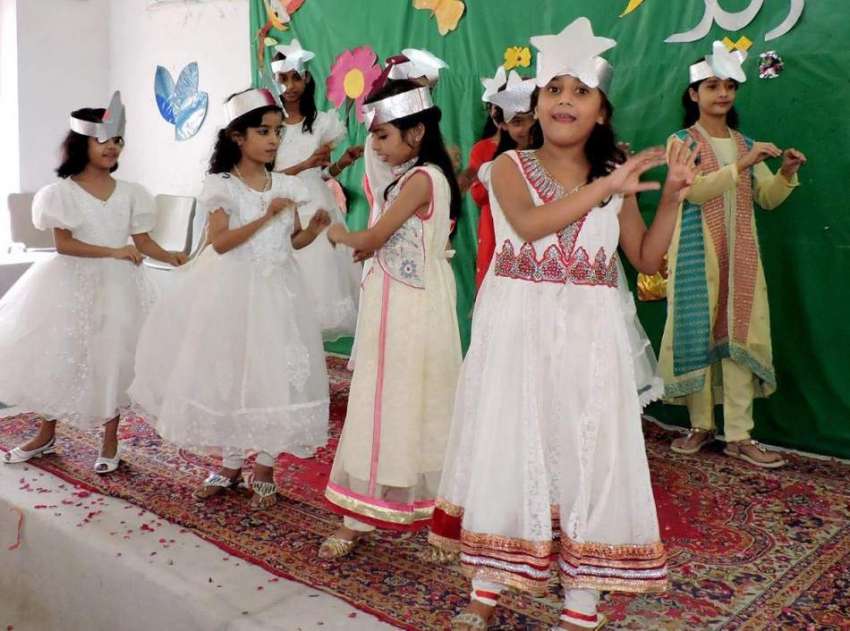 لاہور: گورنمنٹ فاطمہ گرلز سکول مزنگ میں منعقدہ تقریب میں ..