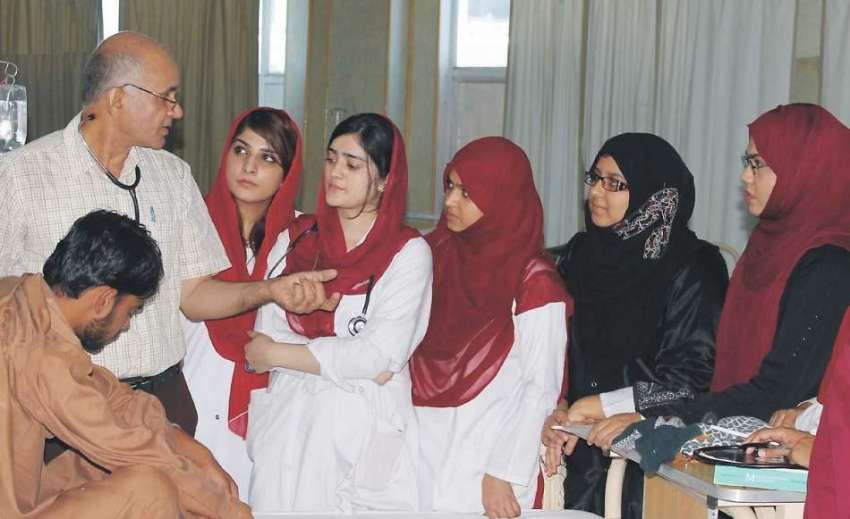 میرپور: محمد ی ہسپتال میں میڈیکل کی طالبات کلینیکل تربیت ..