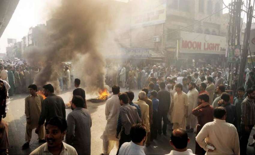 راولپنڈی: صرافہ مارکیٹ میں ہونیوالی ڈکیتی کے خلاف تاجر برادری ..