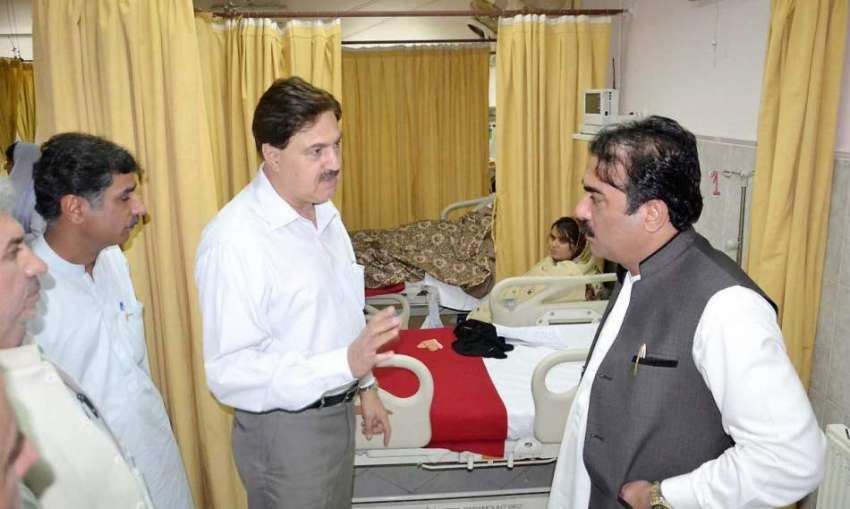 کوئٹہ: صوبائی وزیر صحت رحمت بلوچ سول ہسپتال کے دورہ کے موقع ..