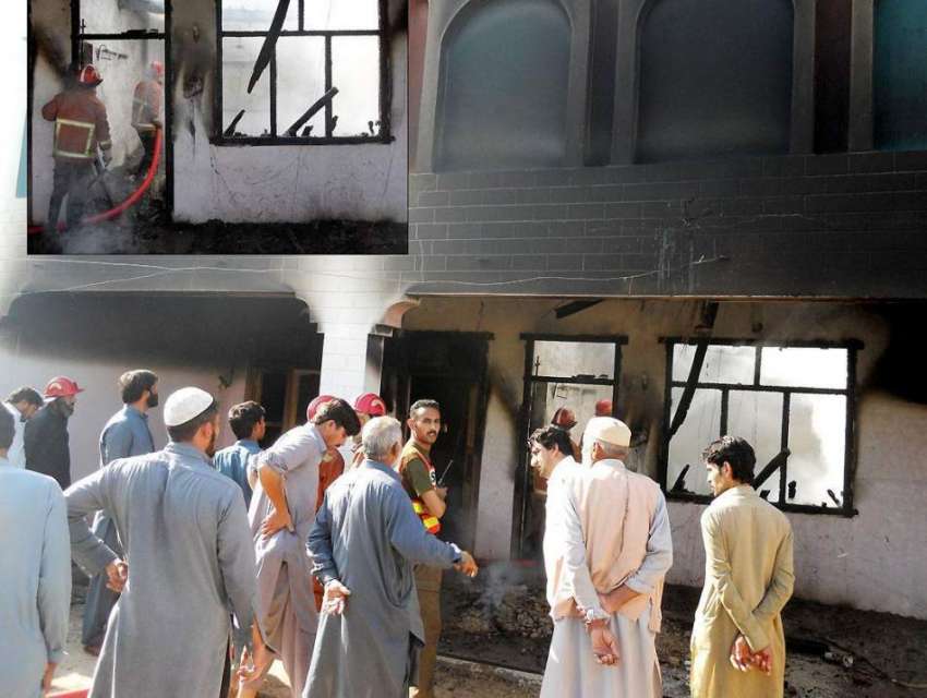 پشاور : ریسکیو اہلکار پستخرہ کے علاقے میں واقع گھر میں آگ ..
