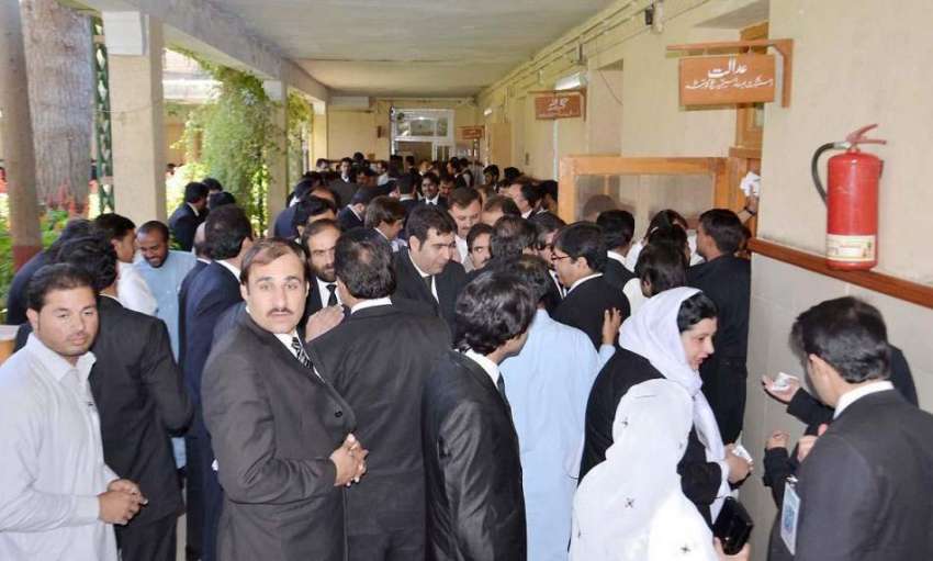 کوئٹہ: بلوچستان بار ایسوسی ایشن کے انتخابات کے موقع پر وکلاء ..