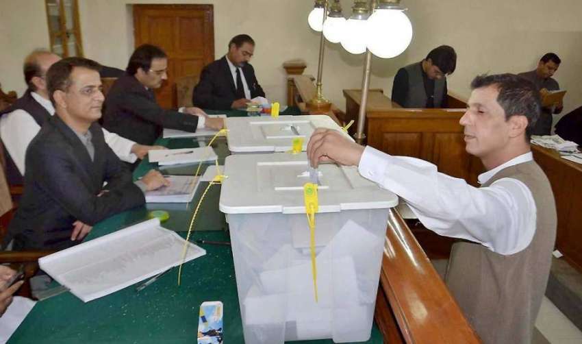 کوئٹہ: بلوچستان بار ایسوسی ایشن کے انتخابات کے موقع وکلاء ..
