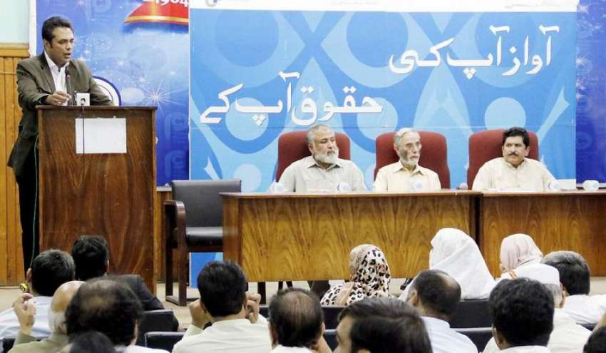 پشاور: معروف اینکر پرسن طلعت حسین ایک غیر سرکاری تنظیم کے ..