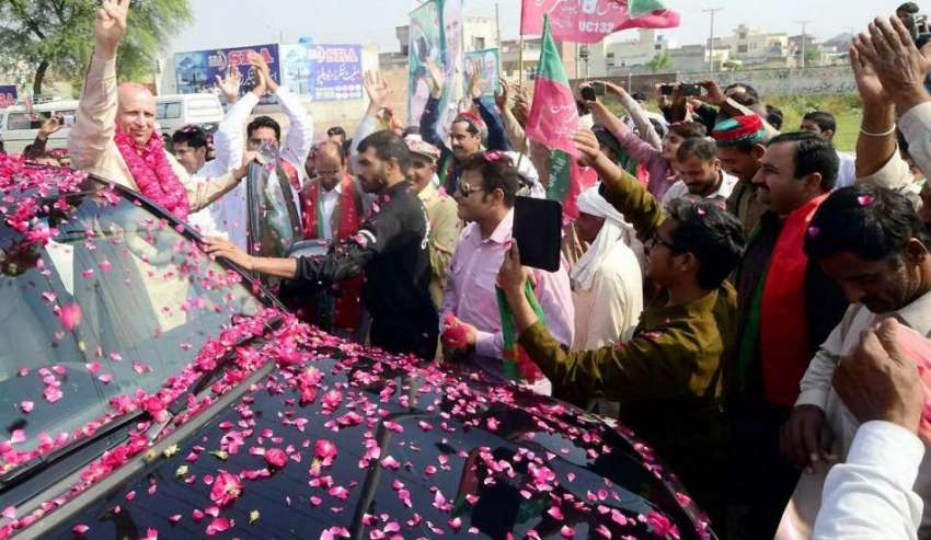 لاہور: تحریک انصاف پنجاب کے آرگنائزر چوہدری محمد سرور بلدیاتی ..