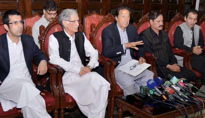 پشاور: چیئرمین پاکستان تحریک انصاف عمران خان پریس کانفرنس ..