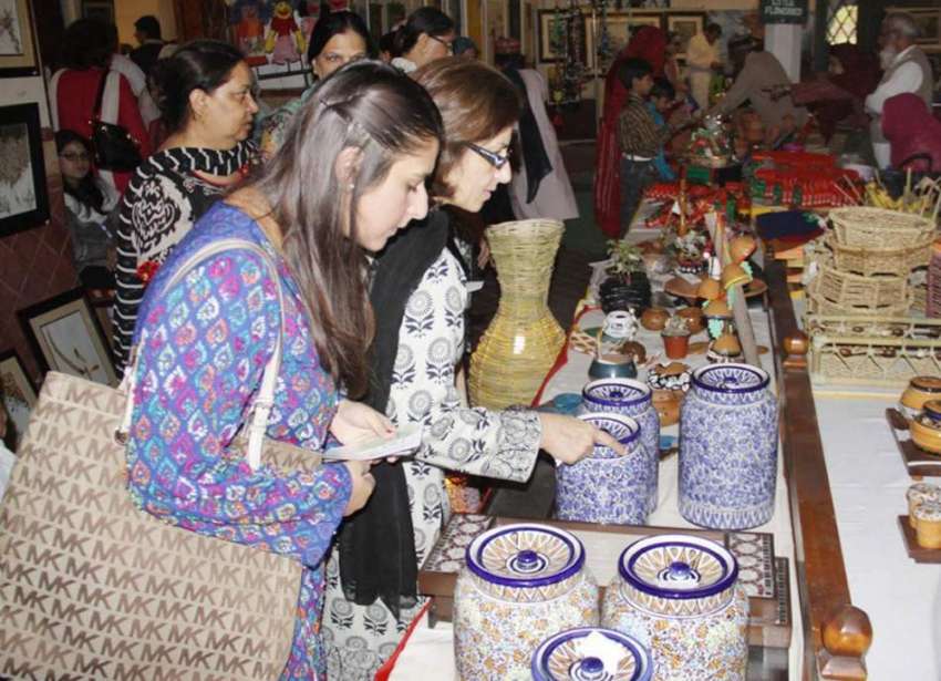 لاہور: خواتین ڈاچی فاؤنڈیشن کے زیر اہتمام منعقدہ فنون اور ..