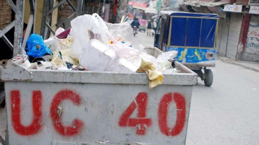 راولپنڈی: یو سی 40 میں کچرے سے بھرے کچرا دان انتظامیہ کا منہ ..