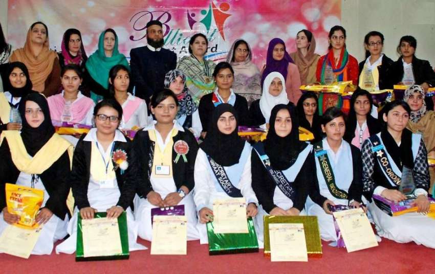 راولپنڈی: وقار النساء پوسٹ گریجوایٹ کالج میں تقریب تقسیم ..