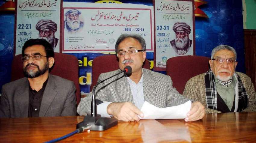 پشاور: ہندو کوبورڈ کے سینئر نائب چیئرمین ڈاکٹر عدنان گل ..