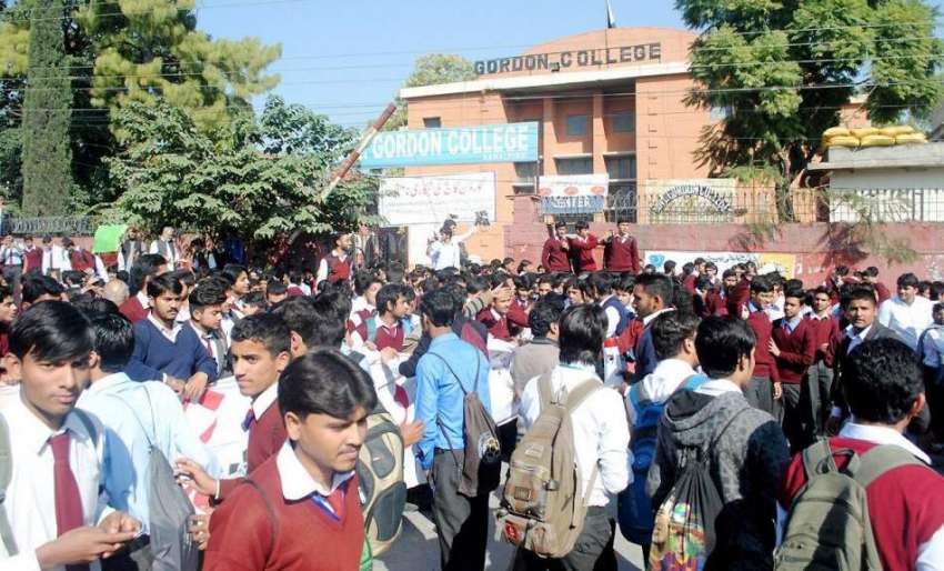 راولپنڈی: گارڈن کالج کی نجکاری کے خلاف طلباء احتجاجی مظاہرہ ..
