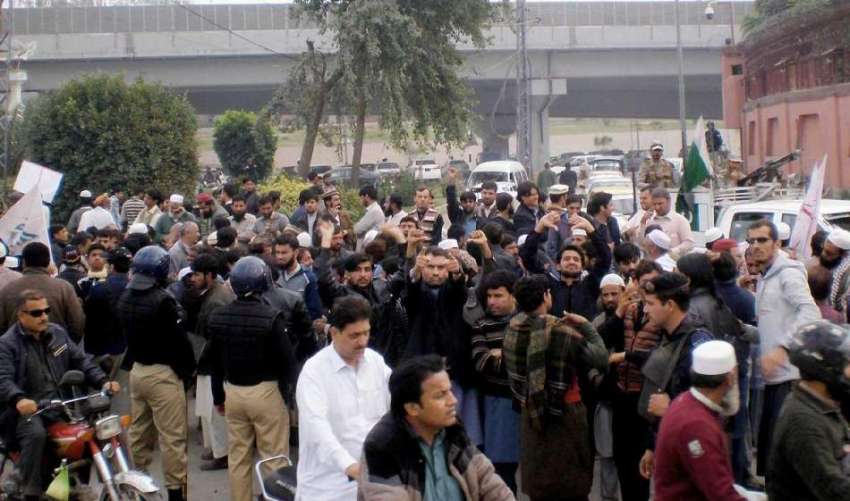 پشاور: سماعت سے محروم خصوصی افراد اپنے مطالبات کے حق میں ..