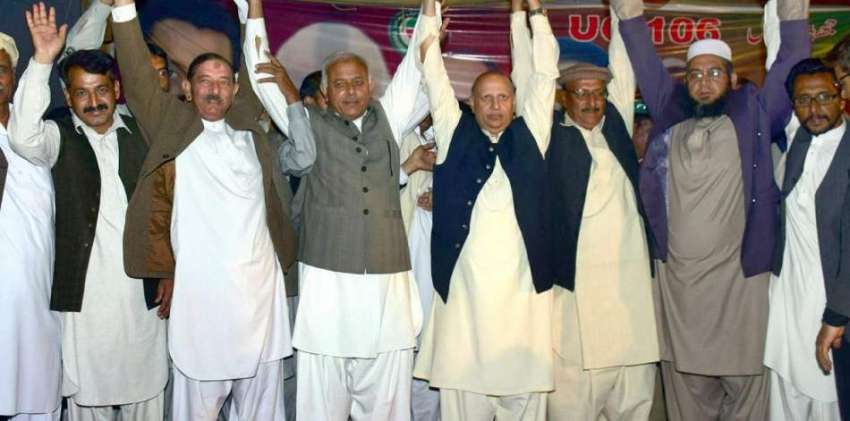 لاہور: تحریک انصاف پنجاب کے آرگنائزر چوہدری محمد سرور، رکن ..