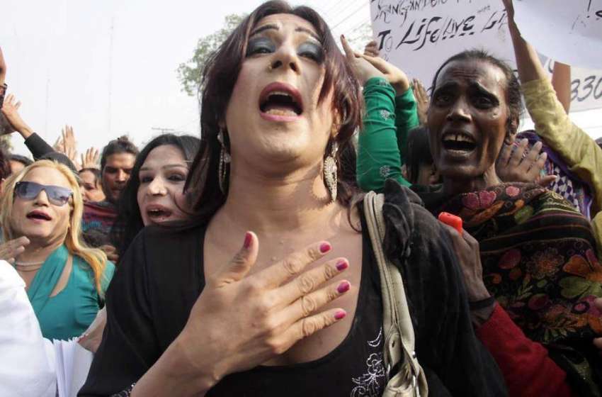 لاہور: خواجہ سراء اپنے مطالبات کے حق میں پریس کلب کے باہر ..