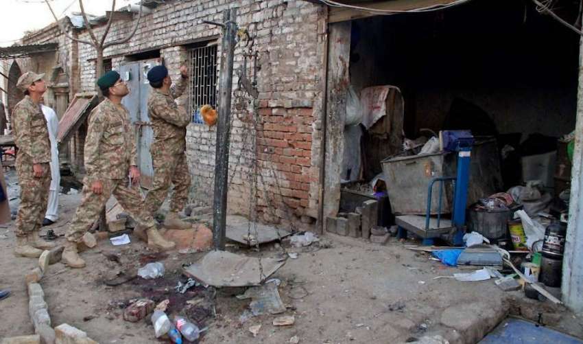 راولپنڈی: ڈھیری حسن آباد میں گیس سلنڈر دھماکہ کے بعد افسران ..