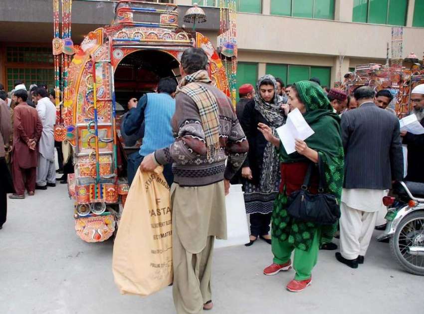 راولپنڈی: بلدیاتی انتخابات کے تیسرے مرحلے کے لیے سامان پولنگ ..
