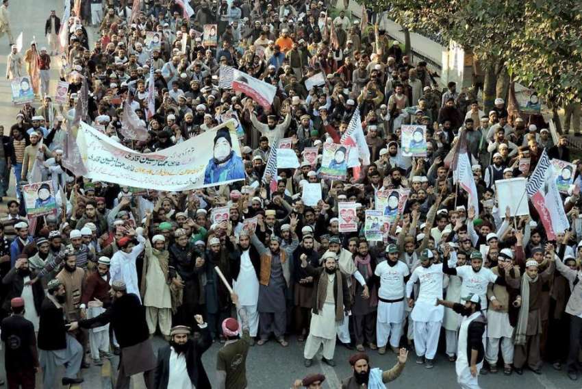 لاہور: پاکستان سنی تحریک کے زیر اہتمام مال روڈ پر ممتاز قادری ..