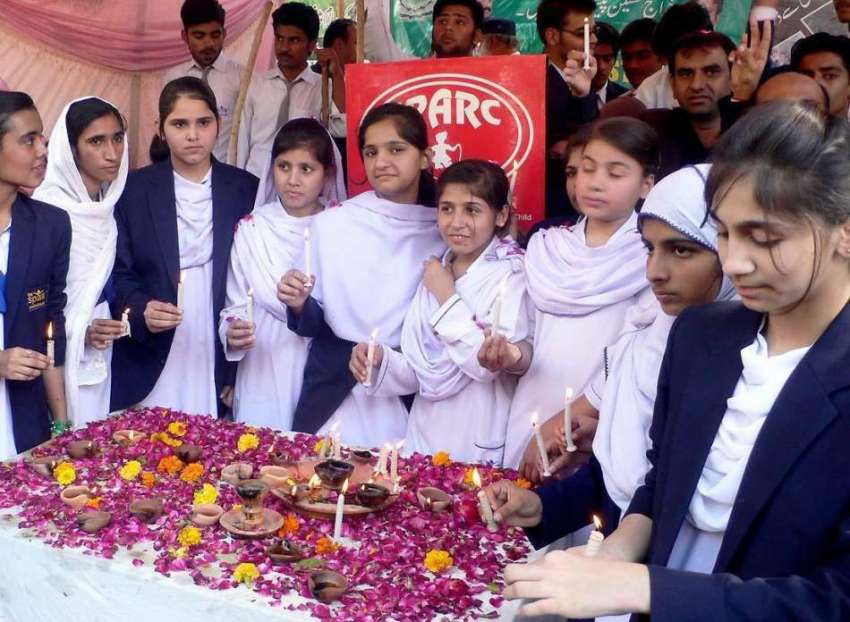 حیدر آباد: مختلف سکولوں کے طلبہ و طالبات سانحہ آرمی پبلک ..