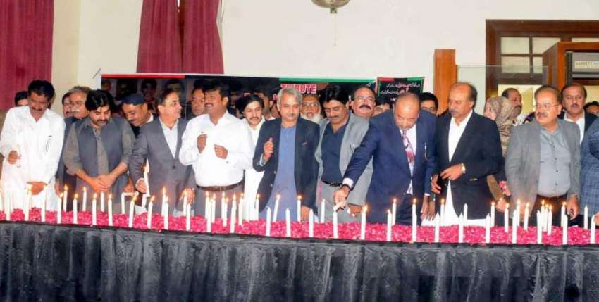کراچی:ارکان سندھ اسمبلی سانحہ پشاور کے شہداء کی یاد میں ..