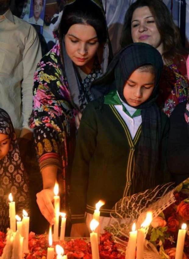 کراچی: پاکستان تحریک انصاف کی کارکن خواتین کی جانب سے سانحہ ..