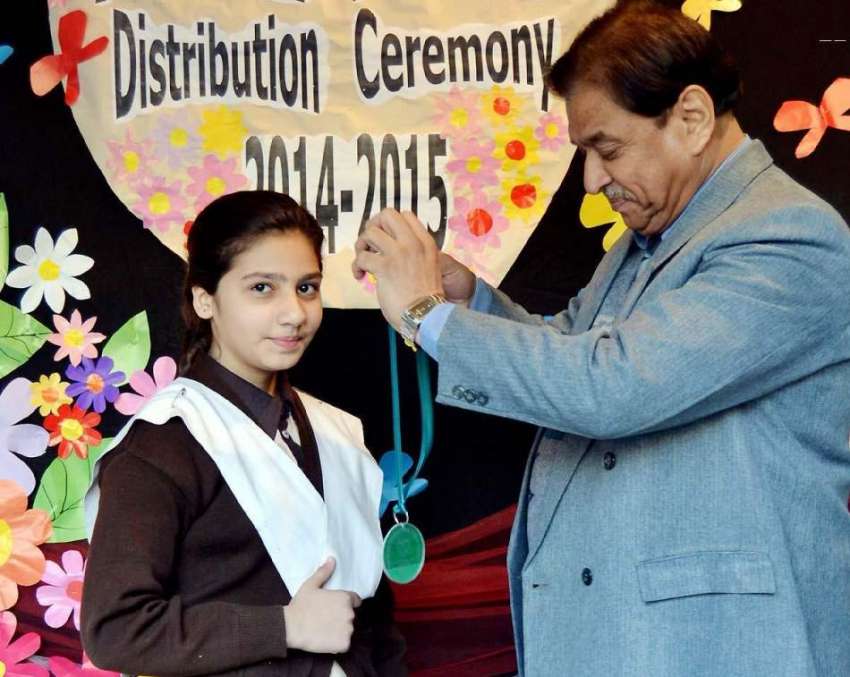 پشاور: پاکستان انٹر نیشنل پبلک سکول کی سالانہ تقریب کے موقع ..