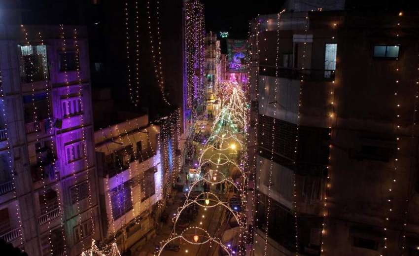 کراچی: شہری کراچی کو جشن عید ملادانبی (ص) کے سلسلے میں خوبصورت ..