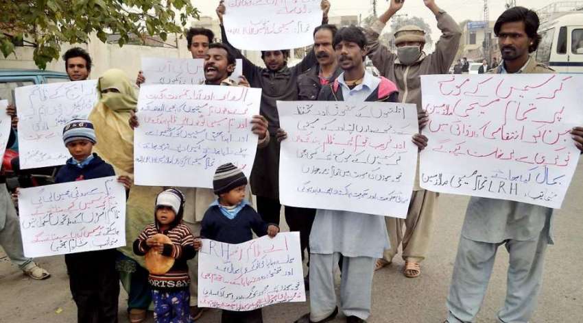 پشاور: LRH کے مسیح ملازمین اپنے مطالبات کے حق میں احتجاجی ..