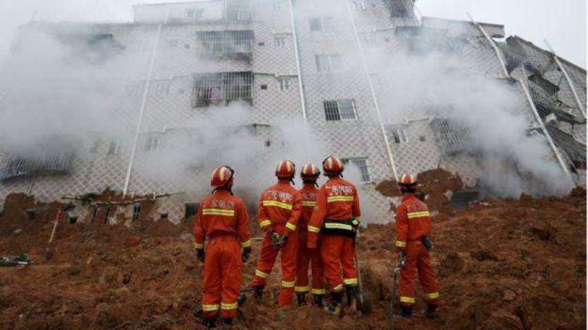 چین میں لینڈ سلائیڈنگ کے باعث متاثرہ عمارت کا منظر۔