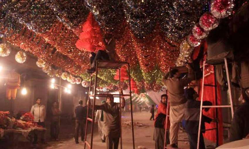 لاہور: عید ملادالنبی (ص) کی آمد کے سلسلہ میں شہری گلی سجا ..