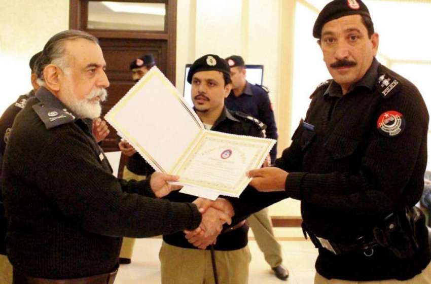 پشاور: آئی جی پولیس خیبر پختونخوا ناصر خان درانی متھرا پولیس ..