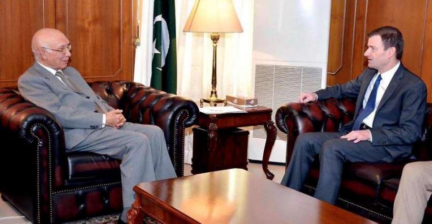 اسلام آباد: وفاقی وزیر خارجہ سرتاج عزیز سے پاکستان میں امریکہ ..