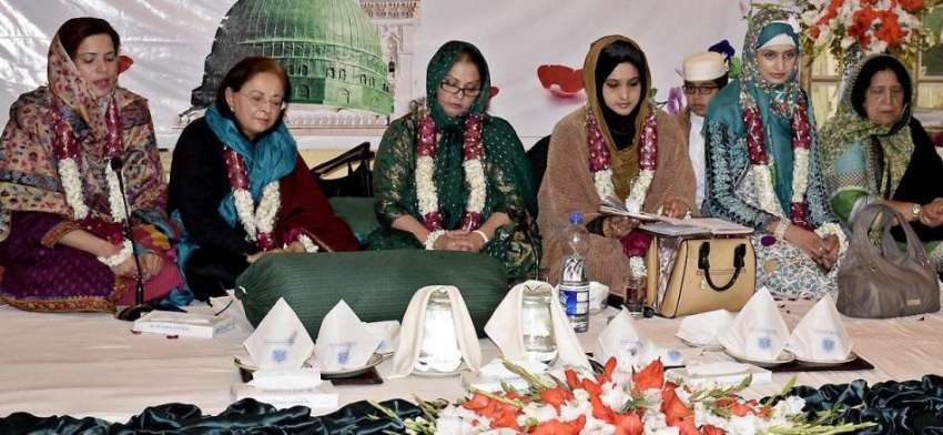راولپنڈی: صدر کینٹ میں منعقدہ محفل نعت میں خواتین نعتیہ ..