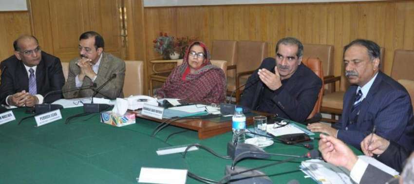 لاہور: وزیر ریلوے خواجہ سعد رفیق ہیڈ کوارٹر آفس میں اعلیٰ ..