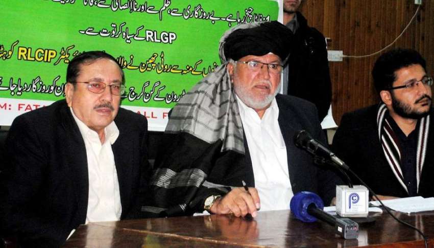 پشاور: فاٹا گرینڈ الائنس کے صدر حاجی مرجان پریس کانفرنس ..