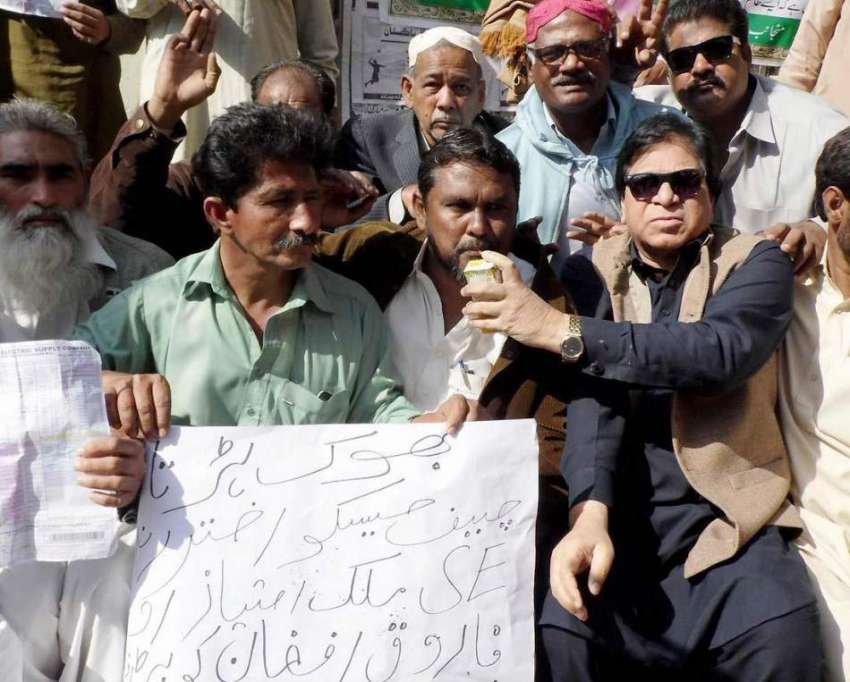 حیدر آباد: مسلم لیگ (ن) کے کارکنان کی طرف سے حیسکو کے خلاف ..
