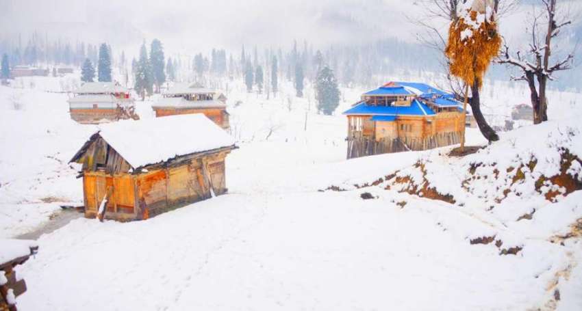 مظفر آباد: سیاحتی مقام اڑنگ کیل وادی نیلم پر برف باری کا ..