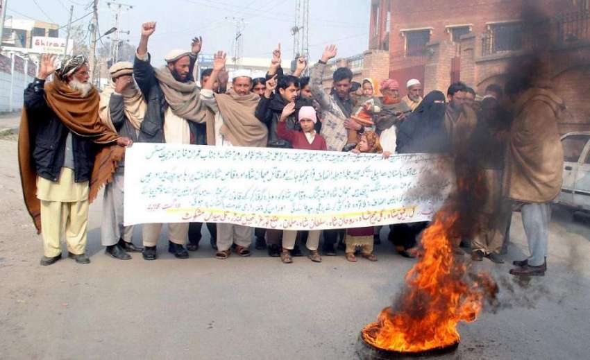 پشاور: ضلع طورغر کے رہائشی اپنے مطالبات کے حق میں احتجاجی ..