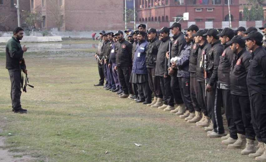 لاہور: پولیس لائنز قلعہ گجر سنگھ میں سکیورٹی گارڈز کو دہشت ..