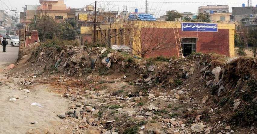 راولپنڈی: گورنمنٹ سکول خیابان سر سید سیکٹر 3 کی دیوار ٹوٹی ..