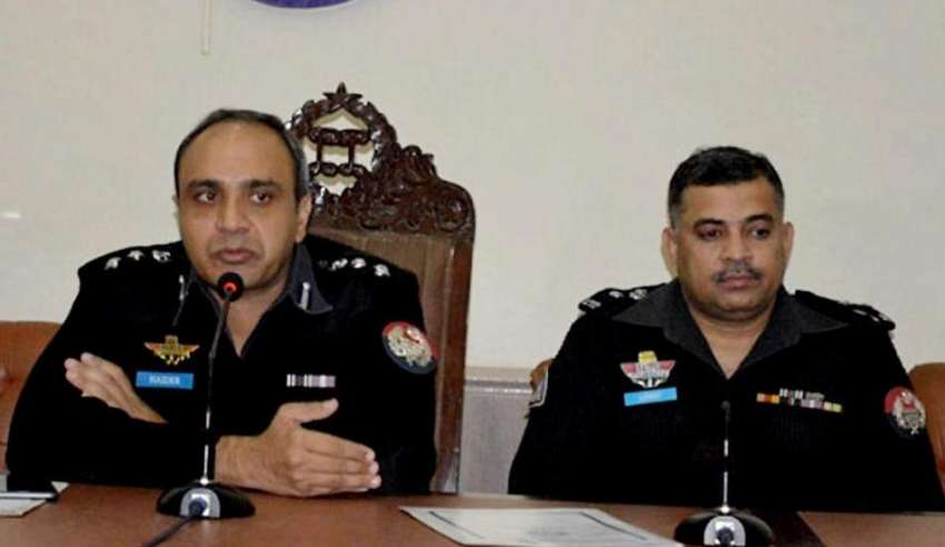 لاہور: ڈی آئی جی آپریشنز ڈاکٹر حیدر اشرف پولیس لائنز قلعہ ..