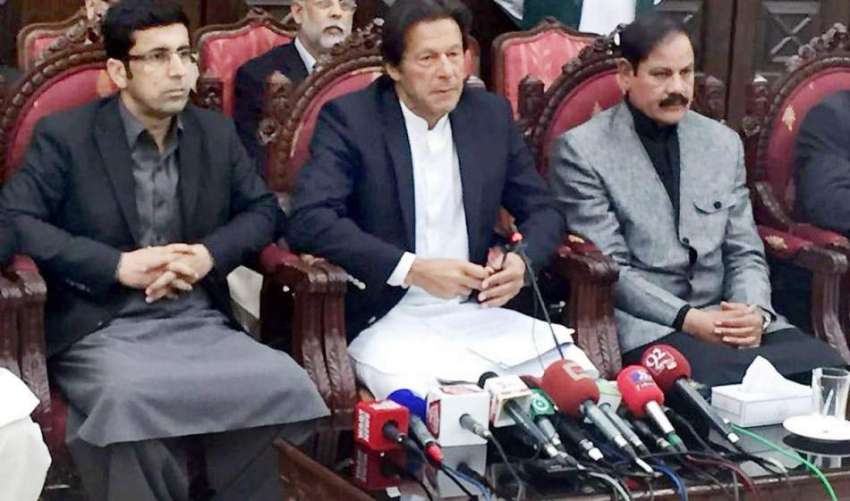 پشاور: پاکستان تحریک انصاف کے چیئرمین عمران خان پریس کانفرنس ..