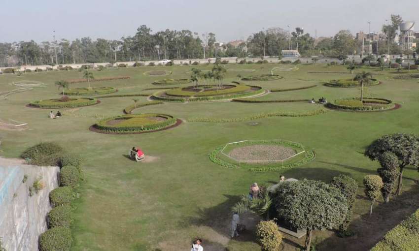 لاہور: پی ایچ اے کی طرف سے بنائی گئی پارک کا خوبصورت منظر۔